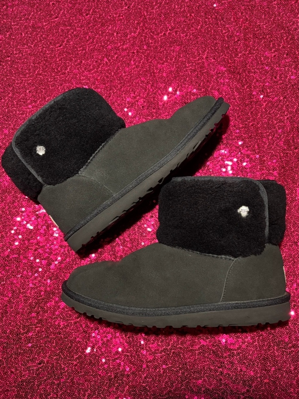 UGG Jona Luxury Boot Black Fur Booties Button Logo Size 6Y Women’s 8 mcbling Y2K